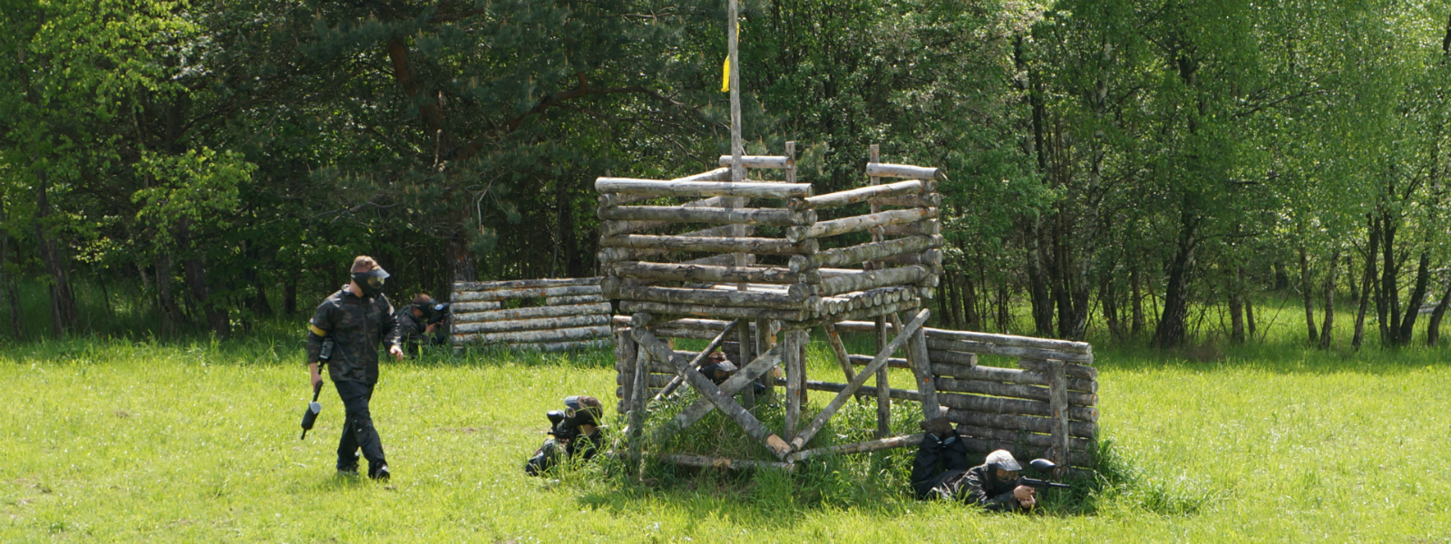 Paintball – strategiczna gra wymagająca drużynowego zgrania i woli zwycięstwa